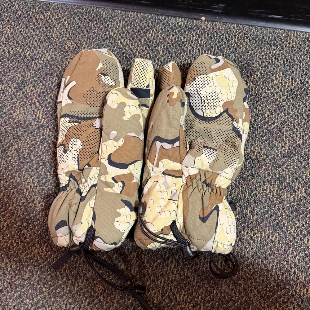 Kuiu Super Down PRO Glassing Glomitt in Valo